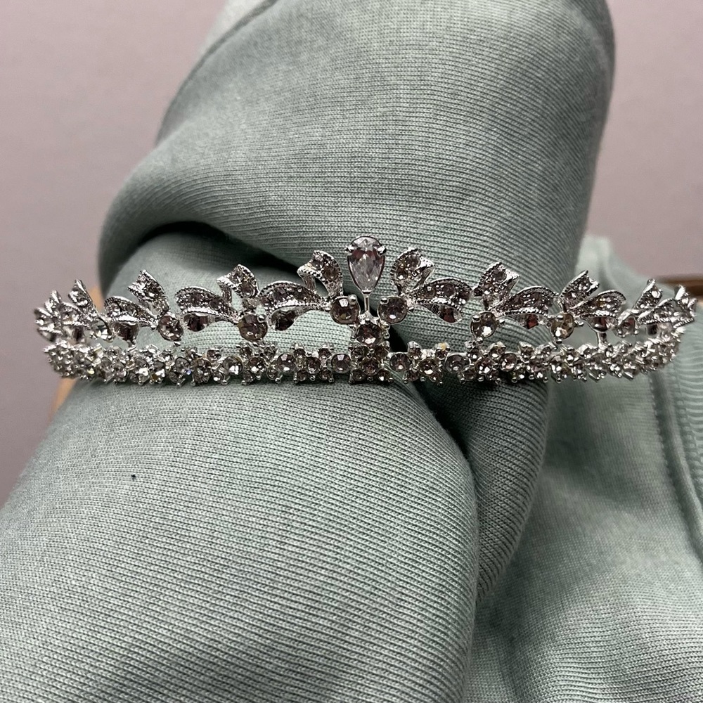Tiara for wedding - Beautiful - only worn once for a few hours